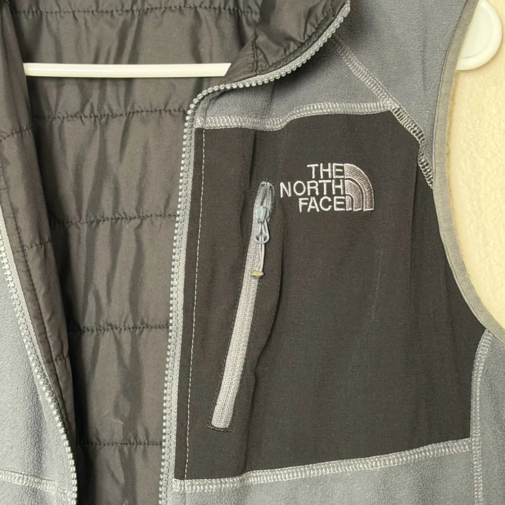 The North Face Men’s Reversible Puffer Fleece Vest Black/Grey Size: Small